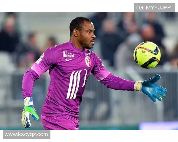 紫色短裤的足球明星究竟是谁他在赛场上的表现如何