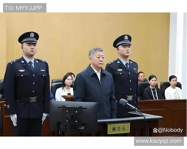 足球明星因违法被判刑入狱的真实照片曝光引发热议与讨论